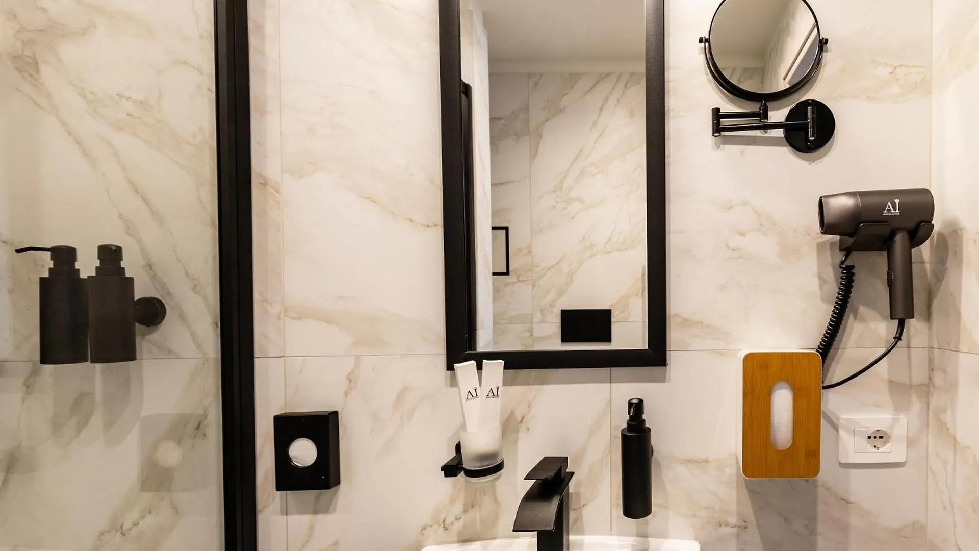 Aiello Hotels - Isola Design District Milan Italy